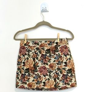 Floral mini skirt with zipper